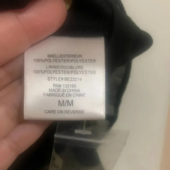 ‎NWT- Everleigh Off-the-Shoulder Black Blouse. Size M. - Picture 7 of 11